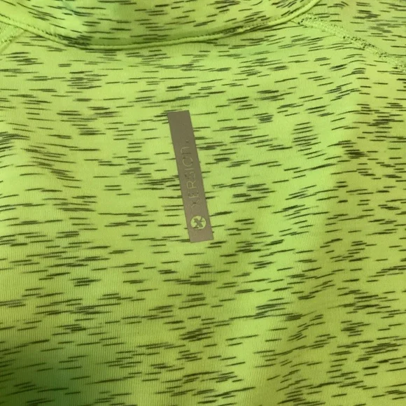 NWOT Bright Lime Green Ladies Xersion long sleeve fitness shirt - Picture 3 of 4